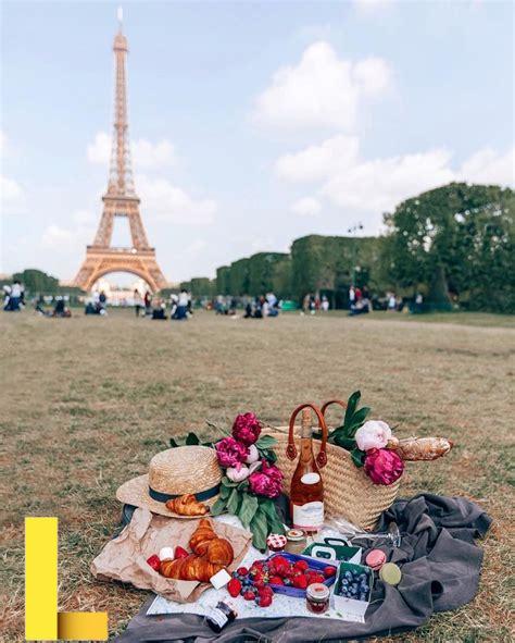 picnic-at-eiffel-tower,Activities to Enjoy During Your Picnic at Eiffel Tower,thqActivitiestoEnjoyDuringYourPicnicatEiffelTower