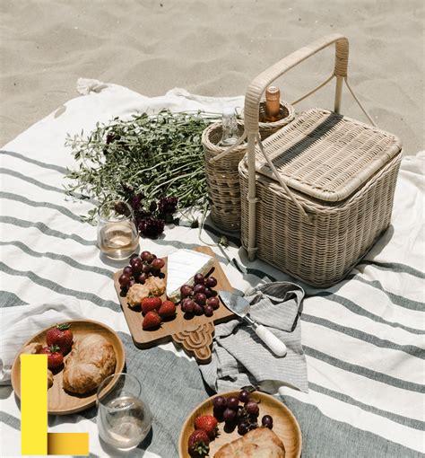 beach-picnic-30a,Best Beach Picnic Baskets,thqBeachPicnicBaskets