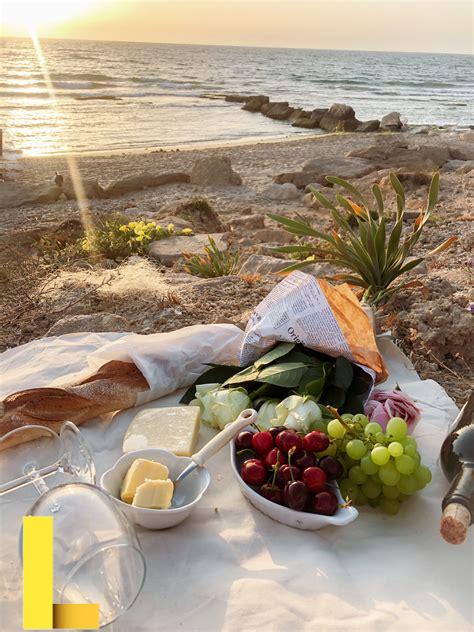 romantic-beach-picnic,Best Beaches for a Romantic Picnic,thqBestBeachesforaRomanticPicnic