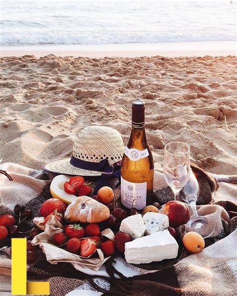 romantic-beach-picnic,The Best Time for a Romantic Beach Picnic,thqBestTimeforRomanticBeachPicnic