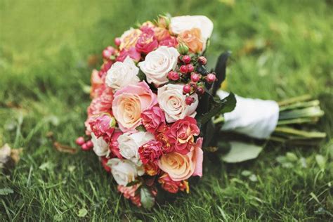 recreate-wedding-bouquet,Choosing the Right Flowers for Your Recreated Bouquet,thqChoosingtheRightFlowersforYourRecreatedBouquet