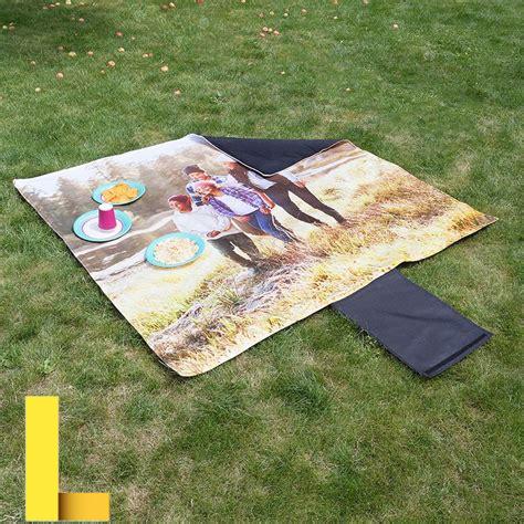 company-picnic-gift-ideas,Customized Picnic Blankets,thqCustomizedPicnicBlankets