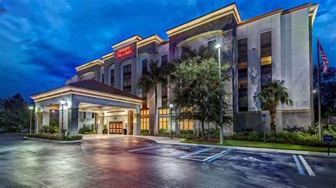 hotels-near-estero-recreation-center,Hampton Inn & Suites Fort Myers-Estero/FGCU,thqHamptonInn26amp3BSuitesFortMyers-Estero2FFGCU