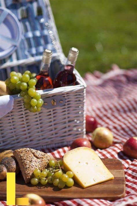 wine-picnic,How to Choose and Pack Wine for a Picnic,thqHowtoChooseandPackWineforaPicnic