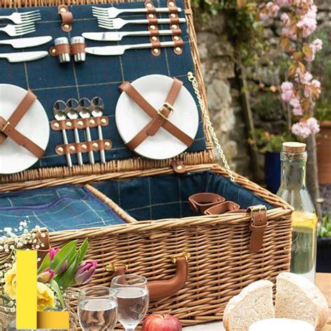 luxurious-picnic,Luxurious Picnic Baskets,thqLuxuriousPicnicBaskets