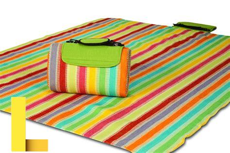 bulk-picnic-blankets,Materials Used in Bulk Picnic Blankets,thqMaterialsUsedinBulkPicnicBlankets