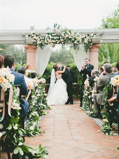 recreate-wedding-photos,Outdoor Wedding Photos,thqOutdoorWeddingPhotos