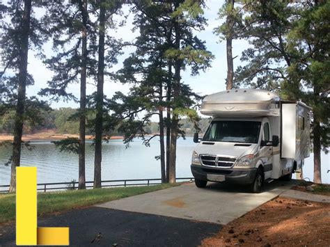 recreational-vehicle-parking,Parking at Campgrounds,thqParkingatCampgrounds