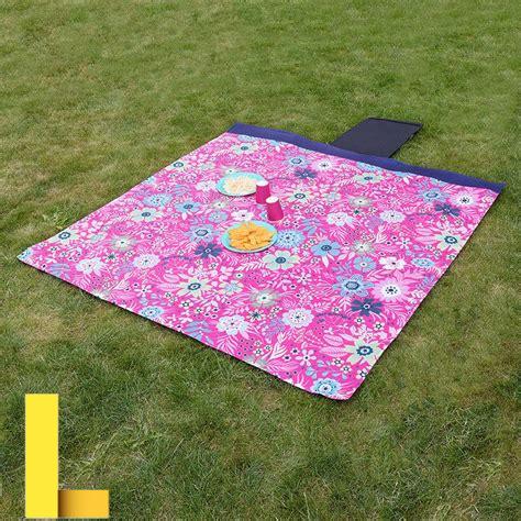 personalized-picnic-blanket,Customizable Designs for Personalized Picnic Blanket,thqPersonalizedPicnicBlanketDesigns