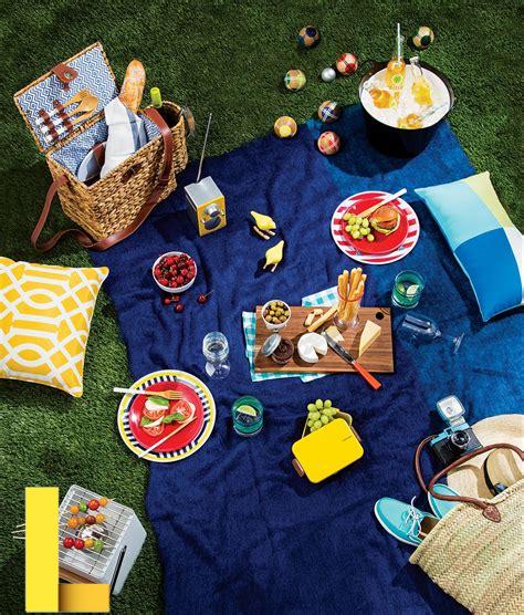 luxurious-picnic,Picnic Basket Essentials,thqPicnicBasketEssentials