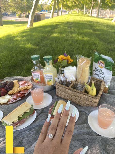 ideas-for-a-picnic-date,Themes for a Picnic Date,thqThemesforaPicnicDate