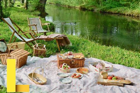 picnic-covering,Types of Picnic Covering,thqTypesofPicnicCovering