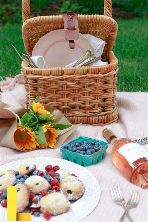 parisian-picnic,What to Bring to a Parisian Picnic,thqWhattoBringtoaParisianPicnic