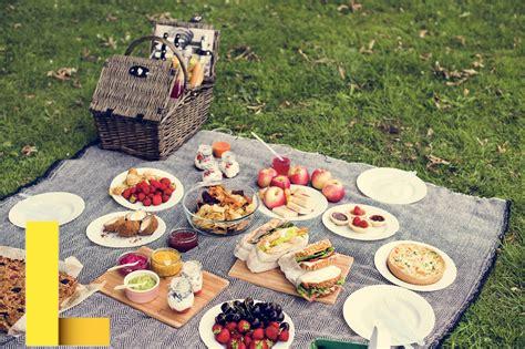 family-picnics,Food Ideas for Family Picnics,thqfoodpicnic