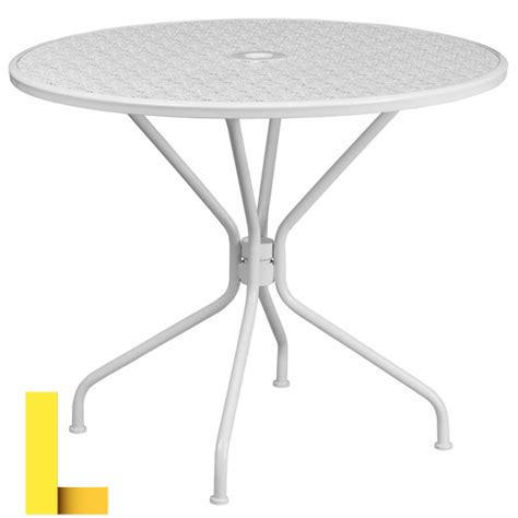 What to consider when buying a white picnic table with umbrella hole